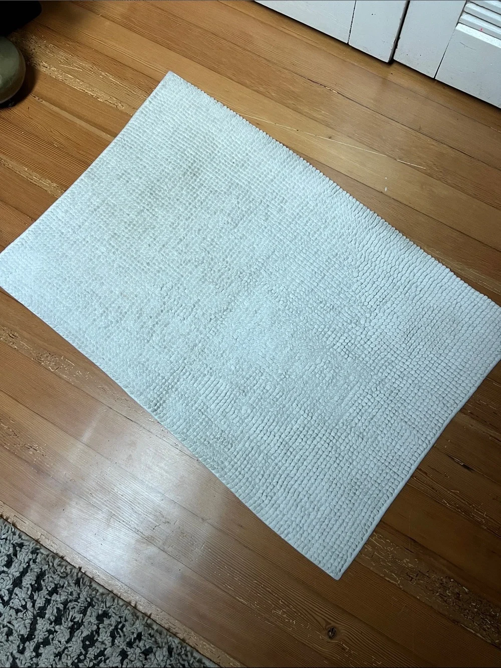 White Plush Chenille Bath Rug - Soft Non-Slip Bath Mat